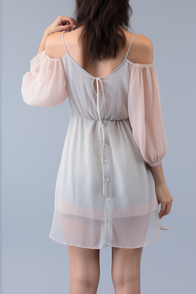 Amberkleurige chiffon mini-jurk met koude schouders